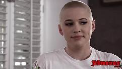 Tetona riley nixon seduce a su jefe antes de una follada interracial